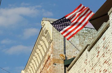 Bandera estadounidense en Birmingham, Alabama (EEUU). Foto: Ralph Daily (CC BY 2.0).