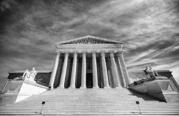 Sede de la Corte Suprema de los EEUU (SCOTUS) con la inscripción "Equal Justice Under Law". Foto: Thomas Hawk (CC BY-NC 2.0). Blog Elcano