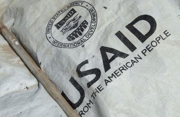 La ayuda americana. Imagen del USAID (Agencia de los Estados Unidos para el Desarrollo Internacional) en Sri Lanka. Foto: Adam Jones (Wikimedia Commons / CC BY-SA 2.0). Blog Elcano