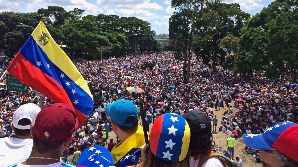 Marcha “Somos millones por el cambio” de mayo de 2017 en Caracas, Venezuela . Foto: Voice of America (Wikimedia Commons / Dominio público). Blog Elcano