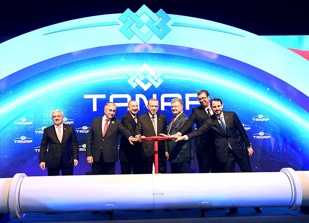 Does the EU really promote the good governance of energy resources? TANAP inauguration at the Turkish city of Eskişehir with the Presidents of Turkey, Azerbaijan, Serbia, Ukraine & Northern Cyprus (12/6/2018). Photo: President.az (Wikimedia Commons / CC BY 4.0). Elcano Blog