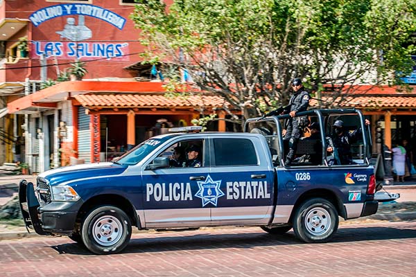 La policía en alerta máxima para contrarrestar la actividad de los cárteles de la droga, México. Foto: Gerlad Lau (CC BY-NC-ND 2.0)