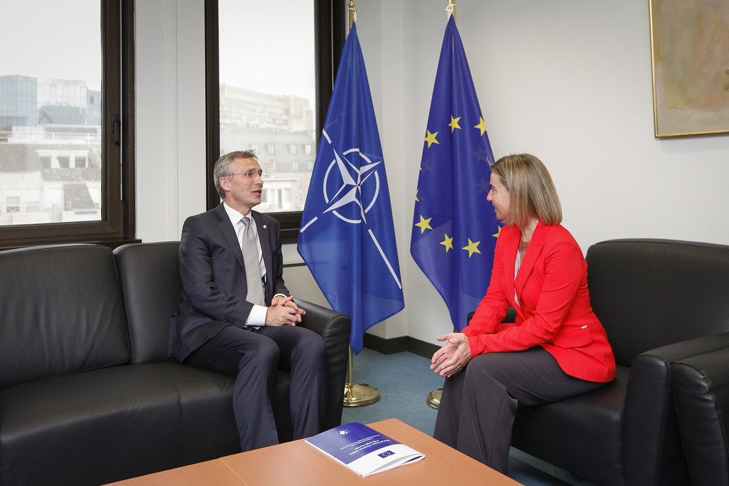 La defensa europea: saliendo del armario. La alta representante de la UE Federica Mogherini presenta la Estrategia Global de la UE a Jens Stoltenberg, secretario general de la OTAN