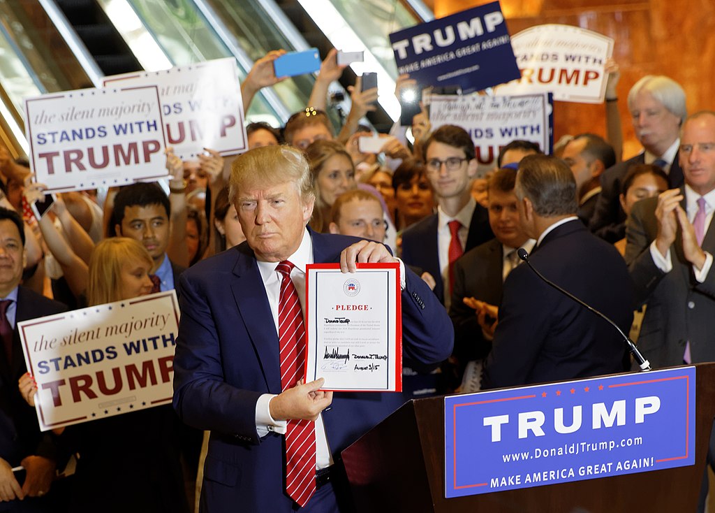 El candidato Trump, el GOP y la campaña 2016. Donald Trump durante la firma de la promesa de lealtad al Partido Republicano (3/9/2015).