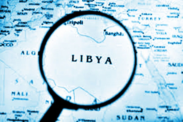 Libia en la estrategia del Estado Islámico: ¿qué implicaciones para el norte de África y el sur de Europa? Mapa de Libia aumentado con una lupa.