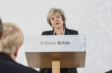 May y el Brexit: puño de seda con guante de hierro. Theresa May ayer mientras ofrecía su discurso sobre los planes del Brexit.
