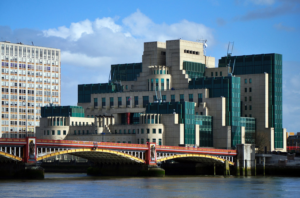 Brexit, terrorismo y antiterrorismo. Sede en Londres del Secret Intelligence Service, más conocido como MI6.