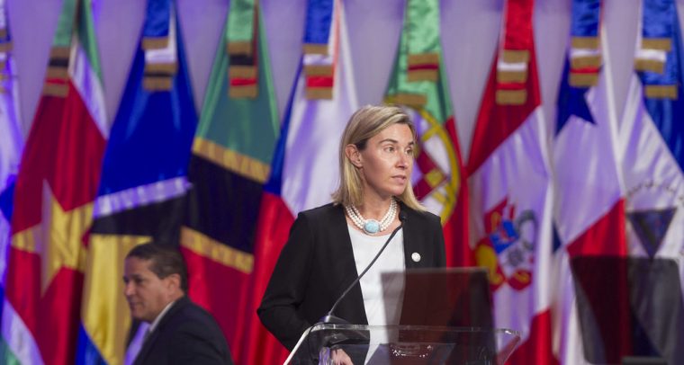 ¿Eslabón débil o tierra de oportunidad? La UE y América Latina. La alta representante Federica Mogherini en la primera reunión ministerial UE-CELAC el pasado octubre en Santo Domingo.