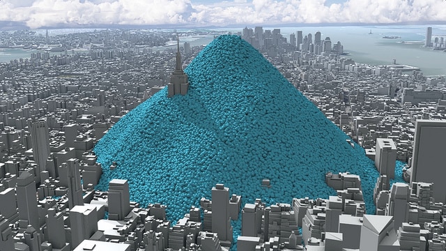 New York City's daily carbon dioxide emissions as one-tonne spheres. Photo: Carbon Visuals / Flickr. Creative Commons License Attribution. Elcano Blog