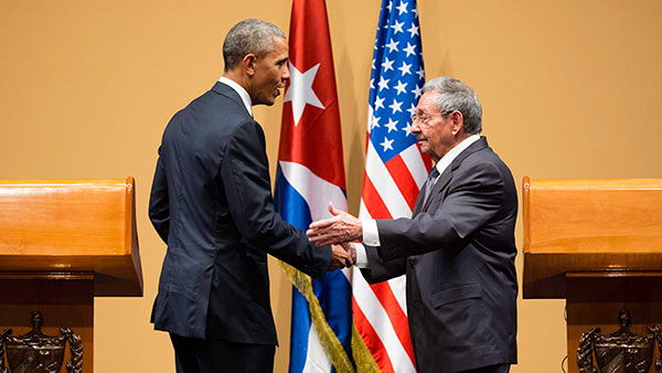 Obama en Cuba: legado y primarias. Barack Obama y Raúl Castro se dan la mano en una rueda de prensa conjunta el pasado 21 de marzo en La Habana.