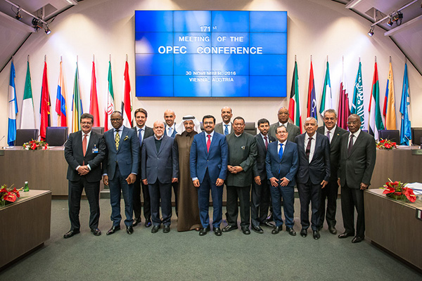 Ceder y ganar en la OPEP y fuera de ella. Foto de familia de la 171ª Reunión de la OPEP en Viena.