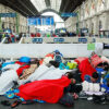 El refugio en la UE: sirios y kosovares. Refugiados en la estación de tren de Keleti, Budapest.