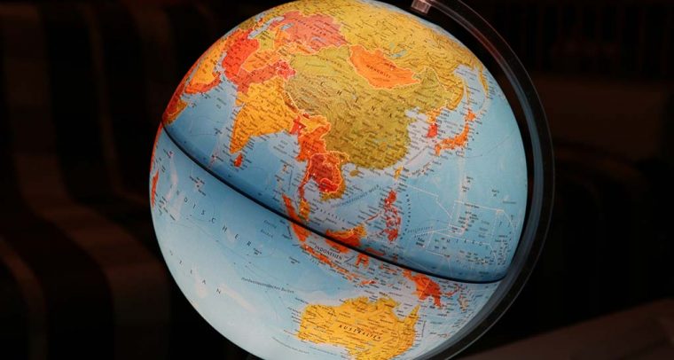 Las cadenas globales de valor en la nueva globalización. Globo terráqueo iluminado. Foto: Pixabay. Blog Elcano