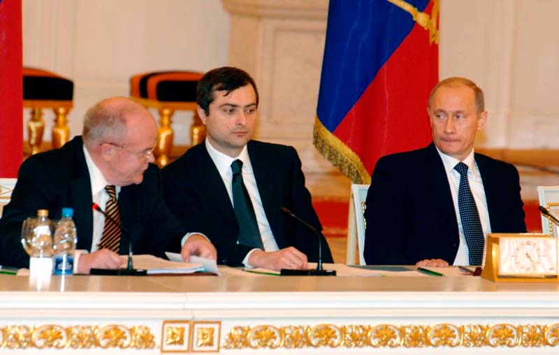 La guerra “no lineal” rusa. Victor Surkov y Vladimir Putin