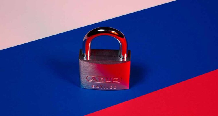Lock on the Russian flag