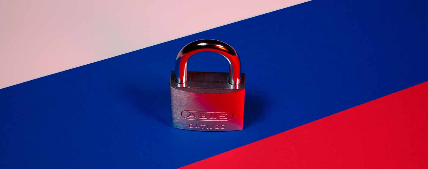 Lock on the Russian flag