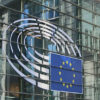El nuevo mecanismo de condicionalidad para la protección del presupuesto de la UE: ¿vía libre tras la sentencia? Detalle de la fachada del edificio "Paul Henri-Spaak" del Parlamento Europeo.