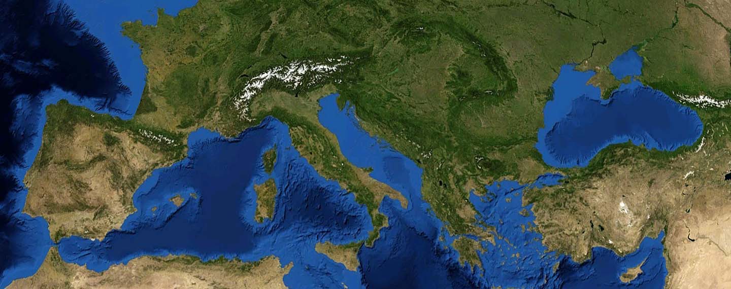 Satellite caption of the Mediterranean Sea (Southern Europe). Source: Screenshot from NASA World Wind (retouched). Photo: Eric Gaba (Sting) (Public domain / via Wikimedia Commons).
