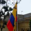 Elecciones decisivas en Colombia. Imagen de la bandera colombiana en un jardín en Bogotá