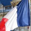 Competición tripolar en Francia. Bandera francesa en el Palacio de Versalles en París