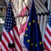 Banderas de la UE y Estados Unidos en la Cumbre UE-EEUU en Bruselas (2017).