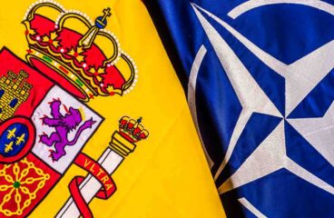 40 años de España en la OTAN. Banderas de España y la OTAN. Foto: NATO