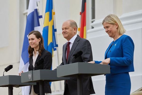 Sanna Marin, Olaf Scholz y Magdalena Andersson en Berlín. Foto: Finnish Government / © Bernhard Ludewig (CC BY 2.0)