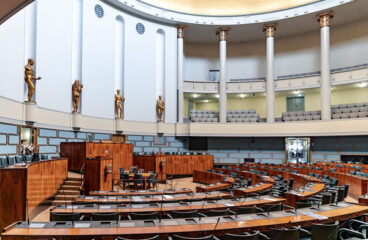 Interior del Parlamento de Finlandia en Helsinki. Foto: Ninara (CC BY 2.0)