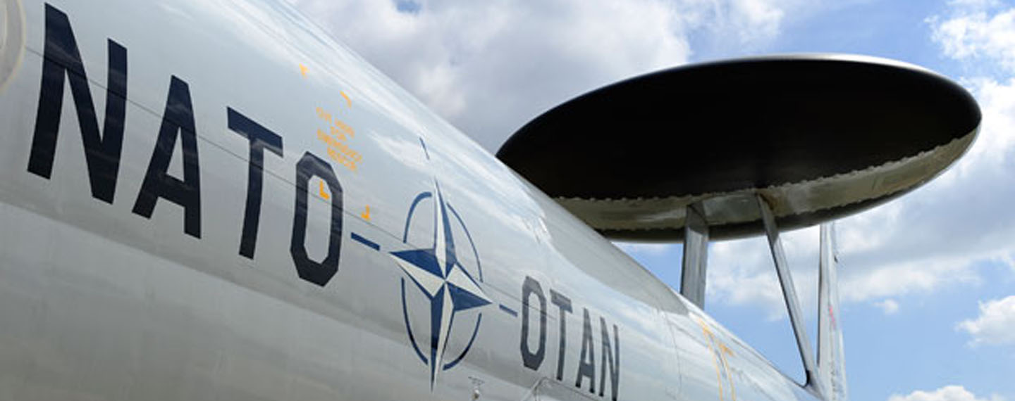 Una aeronave E3A AWACS de la OTAN en la base militar de Trapani-Birgi (Italia)