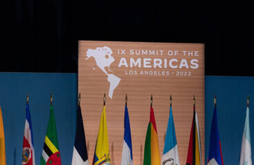 Imagen: Banderas en la IX Cumbre de las Américas 2022 (imagen recortada)