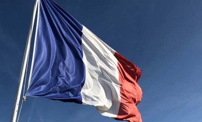 Image of the flag of France in the wind