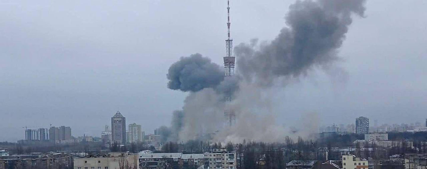 Bombardeo de las antenas de telecomunicaciones en Kyiv durante la guerra en Ucrania (3/3/2022)