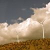 Ambición climática. Aerogeneradores en unas colinas en Vélez-Málaga, España