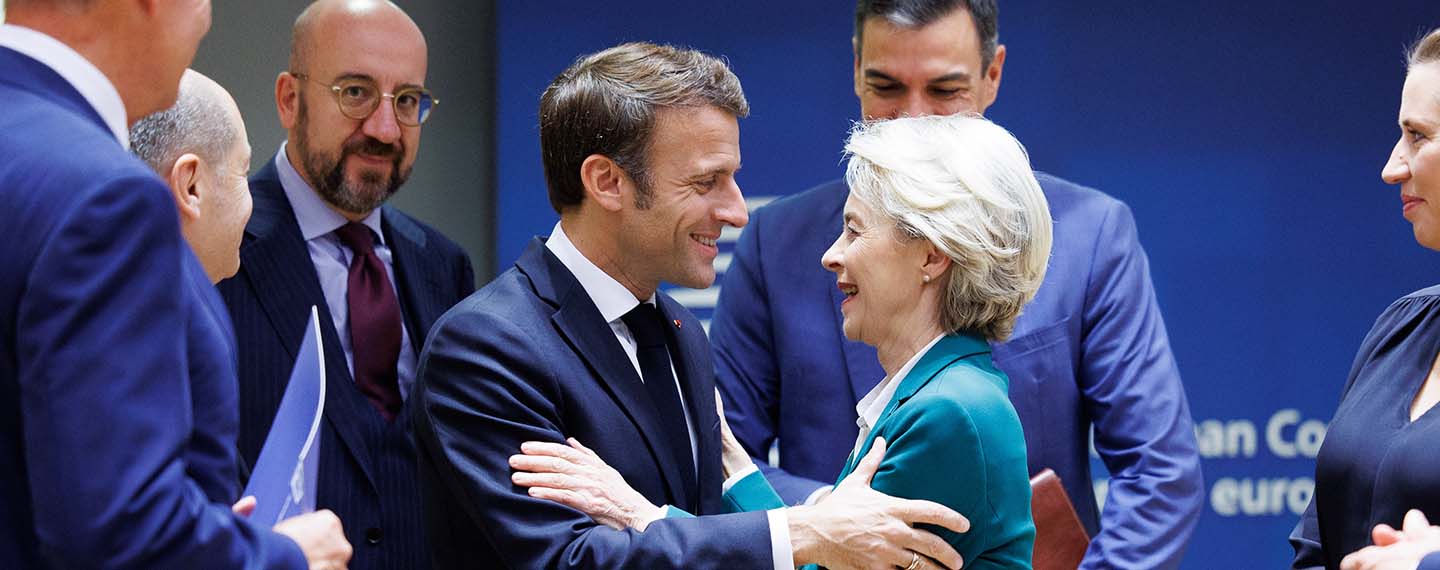 Comunidad Política Europea. Emmanuel Macron, presidente de Francia y Ursula von der Leyen, presidenta de la Comisión Europea, en la reunión del Consejo Europeo de octubre de 2022