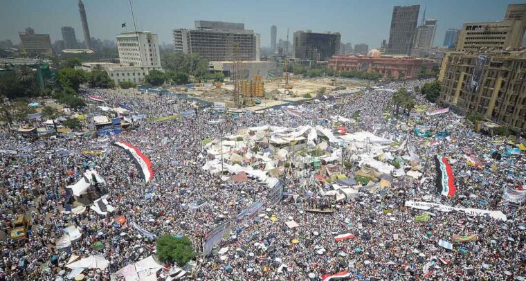 Revueltas árabes. Una gran multitud se reúne en la plaza Tahrir en El Cairo (Egipto) durante las protestas en julio de 2011