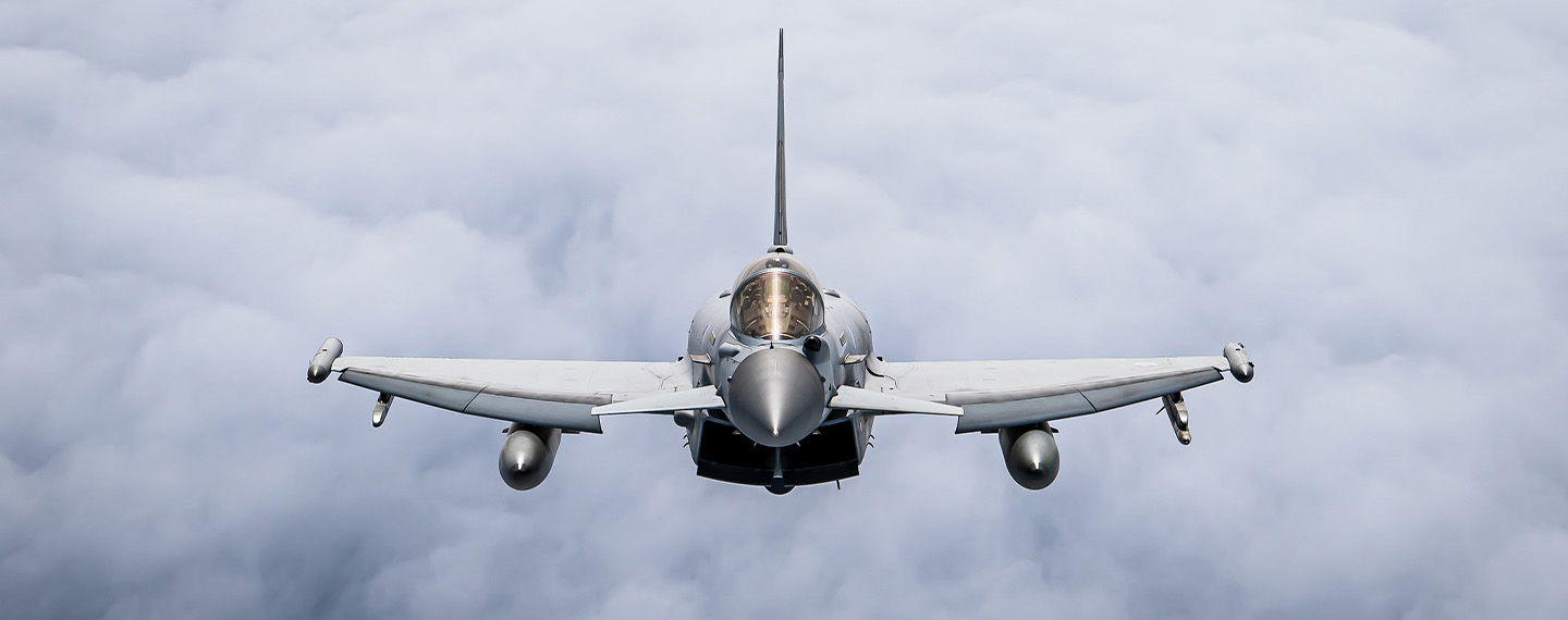 Inversiones en defensa. Un Eurofighter Typhoon británico sobrevuela el mar Báltico