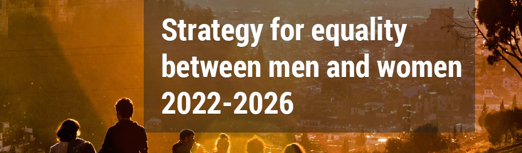 Strategy for equality between men and women 2022-2026. Couples and people at sunset in Granada (Spain)