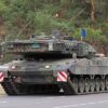 Tanque de combate Leopard 2 A7V de las Fuerzas Armadas alemanas de la 37ª Brigada Panzergrenadier en la carretera durante el ejercicio militar “Espada Wettin” (abril de 2022)