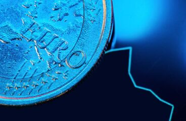 Estabilidad financiera. Moneda de un euro sobre un fondo negro azulado con una línea de un gráfico