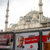 La Mezquita Azul detrás de carteles de las elecciones de 2009 en la ciudad de Estambul, capital de Turquía