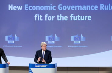 Vladis Dombrovskis and Paolo Gentiloni during the press conference on the review of the EU economic governance framework, 4 April 2023.
