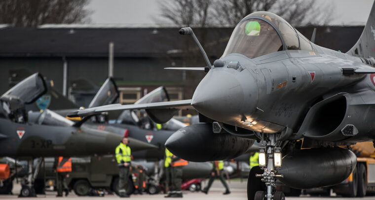 Rafale franceses en el ejercicio internacional Frisian Flag de 2018 en la Base Aérea de Leeuwarden, Países Bajos. Hasta allí acudieron aeronaves de varios países de la OTAN para ejercitar de manera conjunta sus capacidades en situaciones de conflicto.