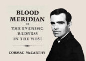 Retrato de Cormac McCarthy con la portada de su libro Blood Meridian.