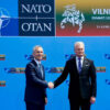 Jens Stoltenberg (secretario general de la OTAN) y Gitanas Nausėda (presidente de Lituania) antes de la Cumbre de Vilna (10/07/2023)