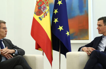 Pedro Sánchez receives the president of the PP, Alberto Núñez Feijóo (10/10/2022).