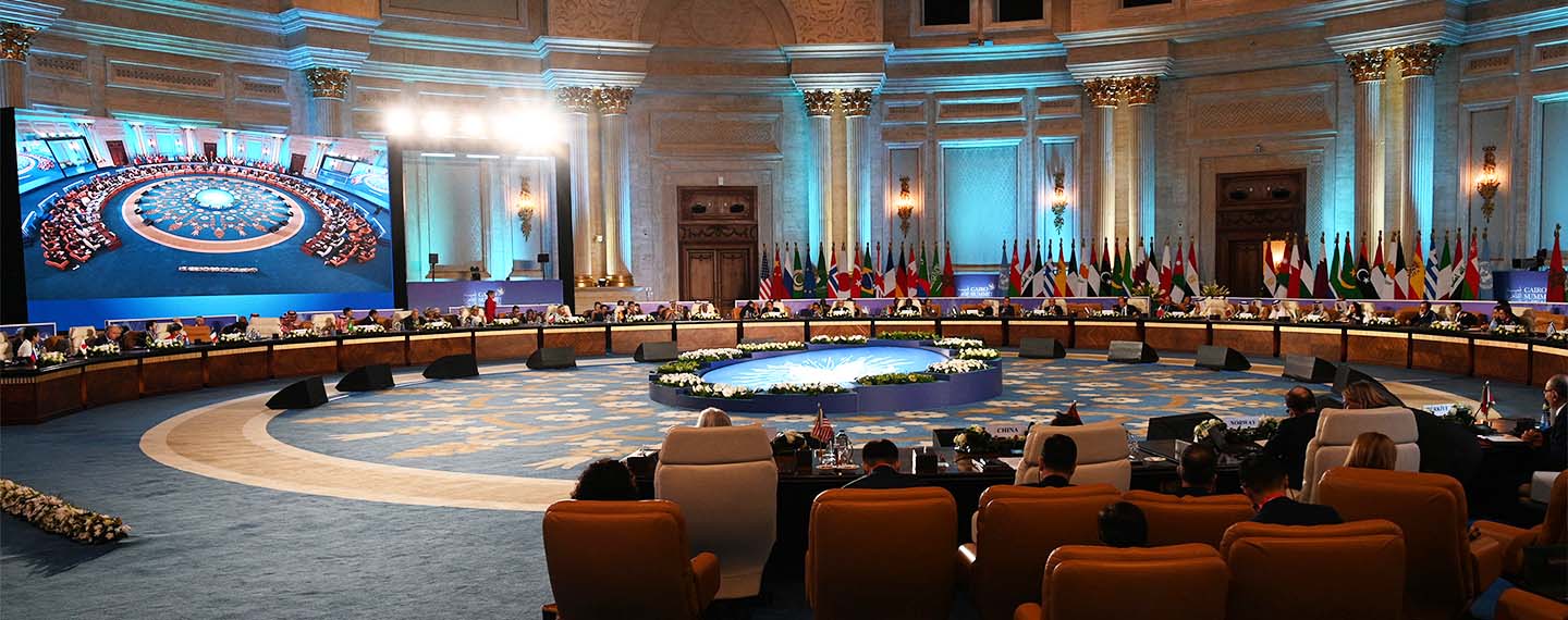 Vista completa de la Cumbre de "El Cairo por la paz".