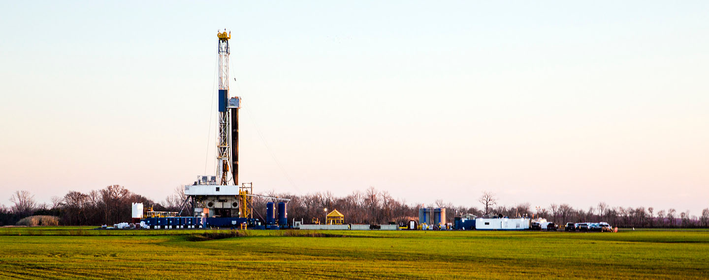 Un pozo de fracturación hidráulica de gas natural cerca de Shreveport, Luisiana (EEUU). Energía