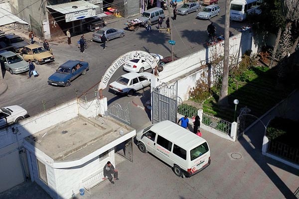 Entrada del hospital Al-Ahli Arabi, situado en el barrio de Zeitoun al sur de la ciudad de Gaza, en 2014. Foto: General Synod (CC BY-NC 2.0 Deed)