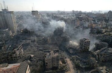 Edificios residenciales situados a 150 m de la Torre Palestina, destruidos durante la primera semana de intensos bombardeos de la aviación israelí. Foto: Al Araby (Wikimedia Commons / CC BY-SA 3.0)