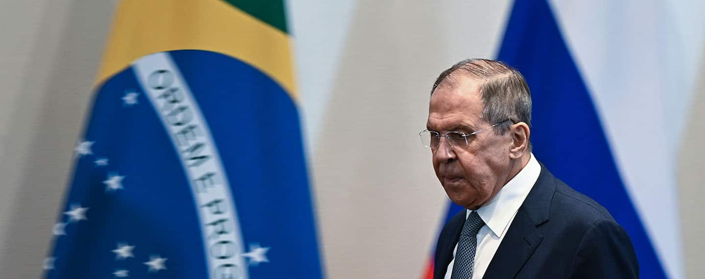 Serguéi Lavrov, ministro de Relaciones Exteriores de Rusia, llega para una rueda de prensa tras reunirse con su similar brasileño, Mauro Vieira, en el Palacio de Itamaraty en Brasilia (Brasil)